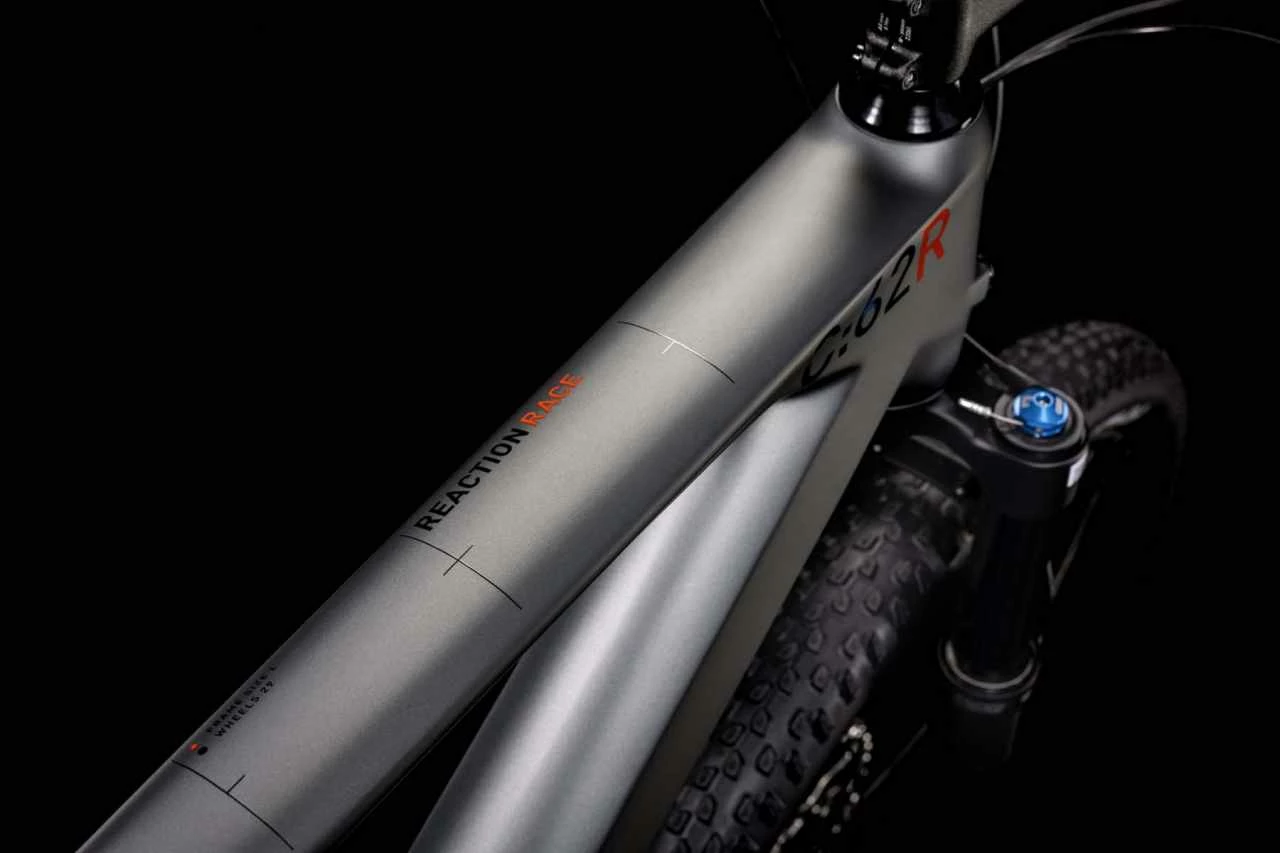 Cube Reaction C:62 Race Flashgrey N Red VTT Semi-rigide 2 Cube Reaction C:62 Race Flashgrey N Red VTT Semi-rigide – Image 2