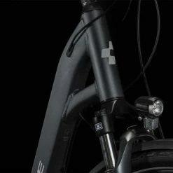 Cube Touring ONE Grey N Sand Vélo Trekking Col De Cygne -VTT semi-rigide Remise 648050E Cube Touring ONE grey n sand 2023 Trekkingrad Tiefeinsteiger 4 1280x1280 1