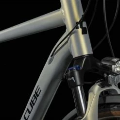 Cube Touring Pro Pearlysilver N Black Vélo Trekking Homme -VTT semi-rigide Remise 648150 Cube Touring Pro pearlysilver n black 2023 Trekkingrad Herren 5 1280x1280 3