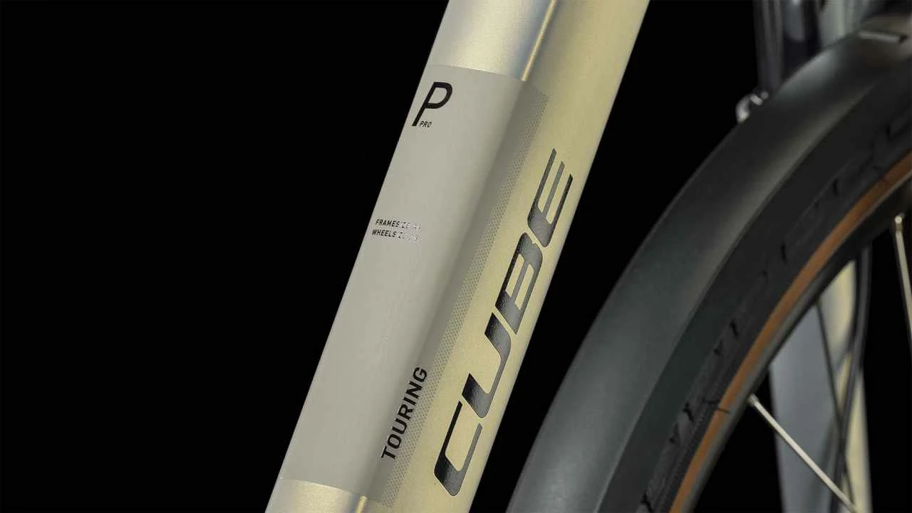 Cube Touring Pro Pearlysilver N Black Vélo Trekking Col De Cygne 2 Cube Touring Pro Pearlysilver N Black Vélo Trekking Col De Cygne – Image 2