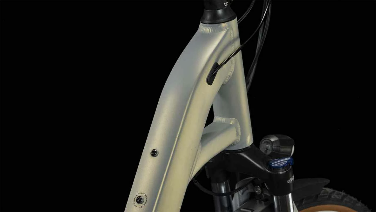 Cube Touring Pro Pearlysilver N Black Vélo Trekking Col De Cygne 3 Cube Touring Pro Pearlysilver N Black Vélo Trekking Col De Cygne – Image 3