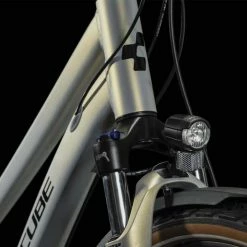Cube Touring Pro Pearlysilver N Black Vélo Trekking Femme -VTT semi-rigide Remise 648150Z Cube Touring Pro pearlysilver n black 2023 Trekkingrad Damen 4 1280x1280
