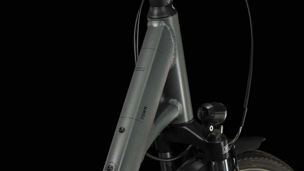 Cube Town Grey N Black Vélo Trekking Col De Cygne 2 Cube Town Grey N Black Vélo Trekking Col De Cygne – Image 2