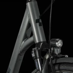 Cube Town Grey N Black Vélo Trekking Col De Cygne 10 Cube Town Grey N Black Vélo Trekking Col De Cygne -VTT semi-rigide Remise 649100E Cube Town grey n black 2023 Trekkingrad Tiefeinsteiger 4 1280x1280