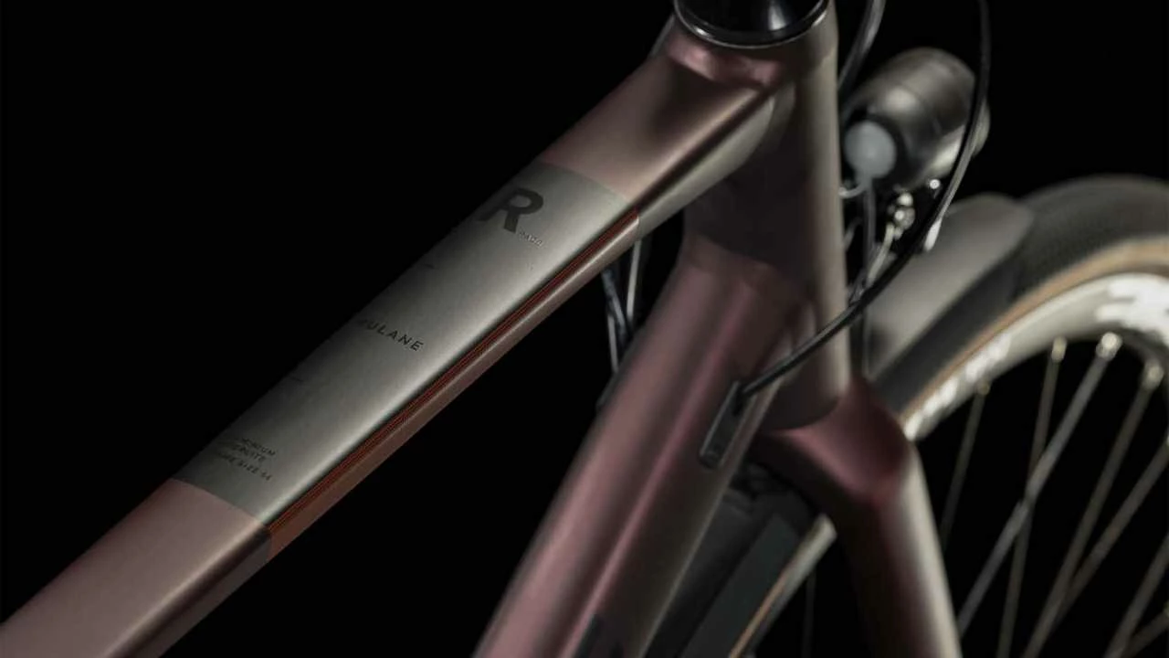 Cube Nulane Race FE Rubyred N Black Vélo Fitness Homme 2 Cube Nulane Race FE Rubyred N Black Vélo Fitness Homme – Image 2