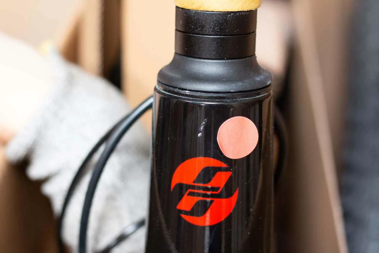 Ghost Kato 29 AL Black / Riot Red Glossy VTT Semi-rigide Peinture Endommagée 2 Ghost Kato 29 AL Black / Riot Red Glossy VTT Semi-rigide Peinture Endommagée – Image 2