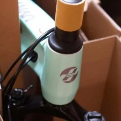 Ghost Lanao Essential 27.5 AL Pearl White / Green Bay Metallic Glossy / Matt VTT Semi-rigide Femme Modèle Spécial 6 Ghost Lanao Essential 27.5 AL Pearl White / Green Bay Metallic Glossy / Matt VTT Semi-rigide Femme Modèle Spécial -VTT semi-rigide Remise IMG 1921 1280x1280