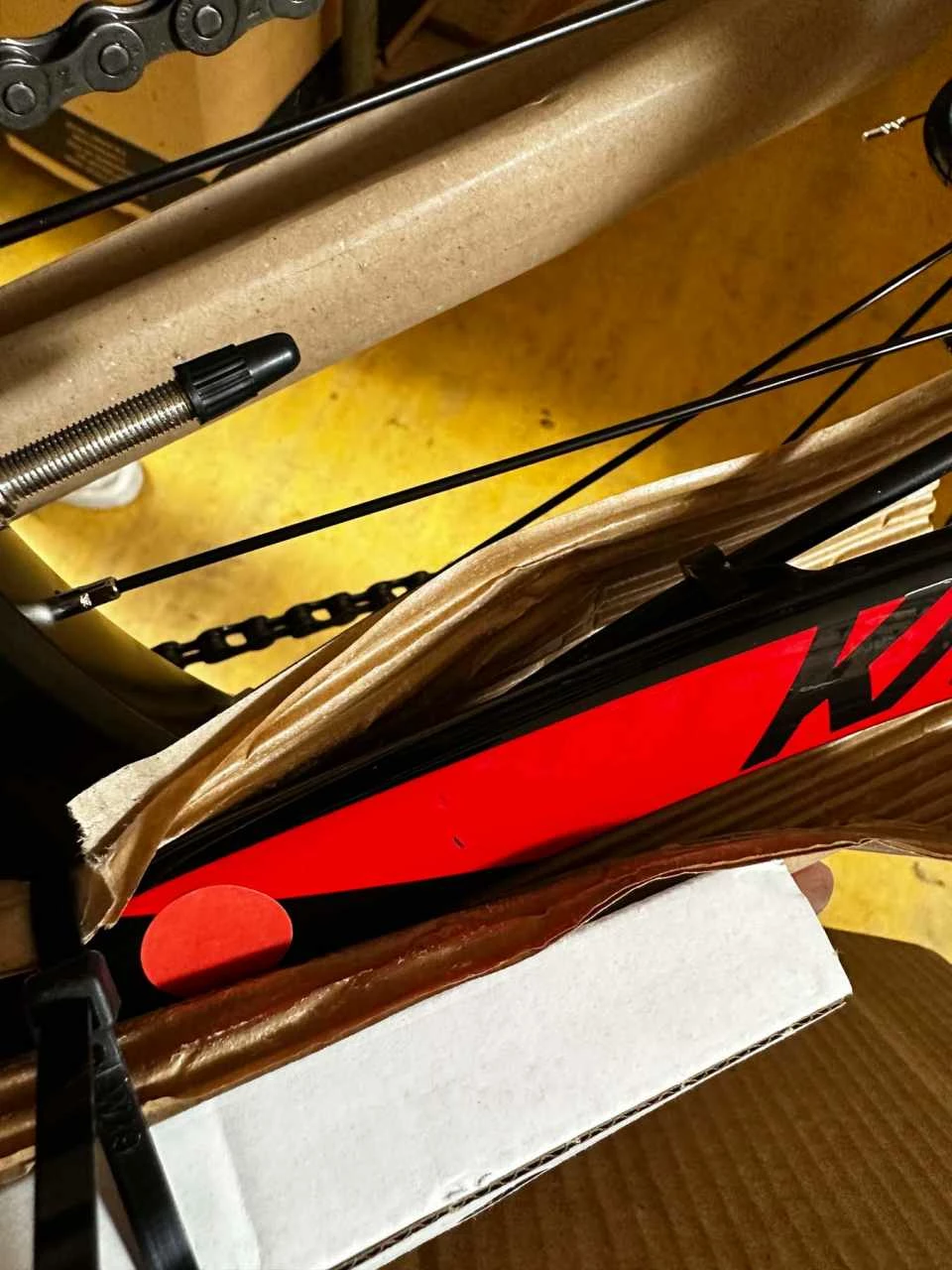 Ghost Kato 29 AL Black / Riot Red Glossy VTT Semi-rigide Peinture Endommagée 2 Ghost Kato 29 AL Black / Riot Red Glossy VTT Semi-rigide Peinture Endommagée – Image 2