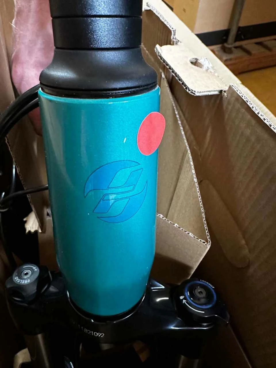 Ghost Kato Universal 27.5 AL Bluegreen Pearl / Azur Blue Metallic Glossy VTT Semi-rigide Peinture Endommagée 2 Ghost Kato Universal 27.5 AL Bluegreen Pearl / Azur Blue Metallic Glossy VTT Semi-rigide Peinture Endommagée – Image 2