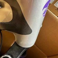 Ghost Riot AM AL Full Party Silver / Purple Glossy VTT Tout Suspendu Peinture Endommagée 5 Ghost Riot AM AL Full Party Silver / Purple Glossy VTT Tout Suspendu Peinture Endommagée -VTT semi-rigide Remise IMG 9093 1280x1280